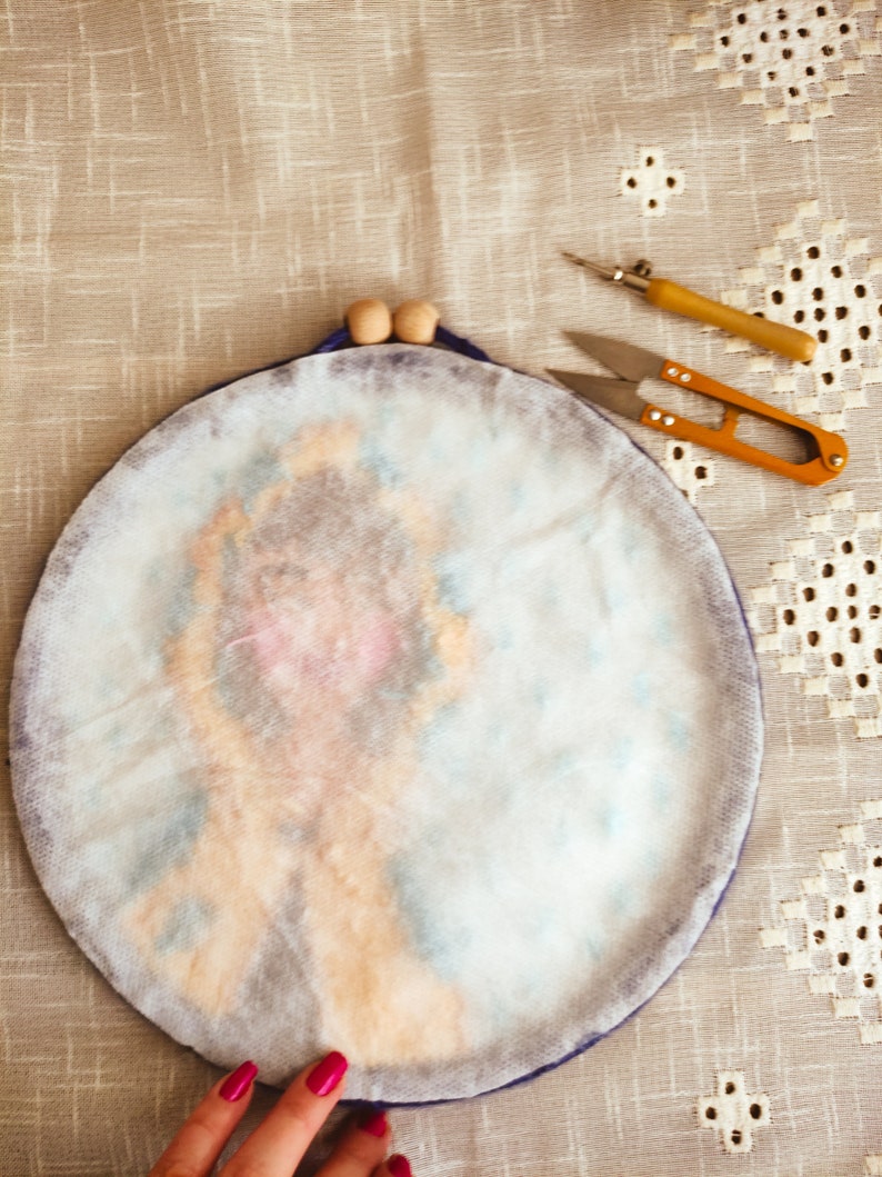 Punch Needle Art Pluviophile - Décoration Murale en Fibre, Cerceau en Bois 25 cm