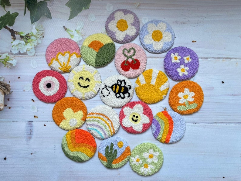 Sous-verres de voiture perforés lot de 2 – Abeille, soleil, cactus, marguerite – 7 cm