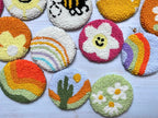 Sous-verres de voiture perforés lot de 2 – Abeille, soleil, cactus, marguerite – 7 cm
