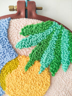 Décoration murale nautique en punch needle, art textile îles, coton, 19x19 cm