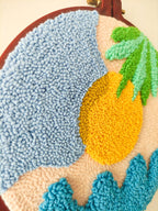 Décoration murale nautique en punch needle, art textile îles, coton, 19x19 cm