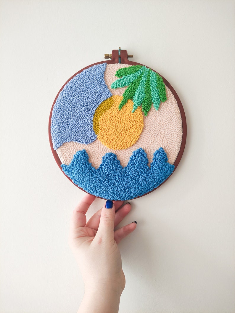 Décoration murale nautique en punch needle, art textile îles, coton, 19x19 cm