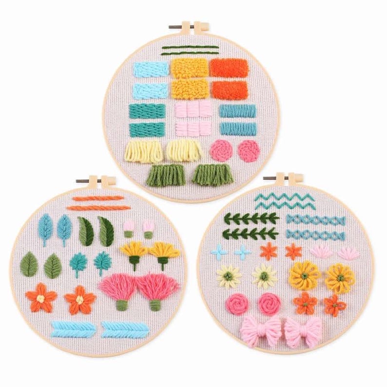 Kit de démarrage pour perforatrices avec cercle à broder 20 cm, 3 ou 4 toiles de lin imprimées, aiguille en bois et fils de coton inclus