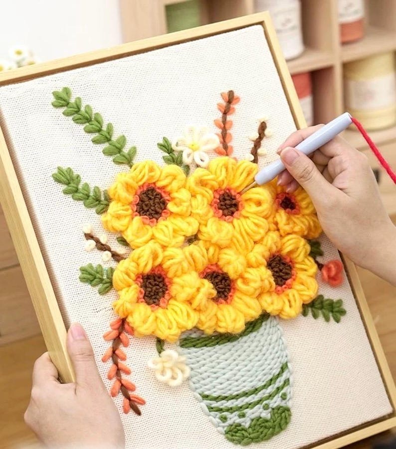Kit de démarrage de punch needle tournesol avec aiguille réglable, tissu préimprimé, fils de coton et outils