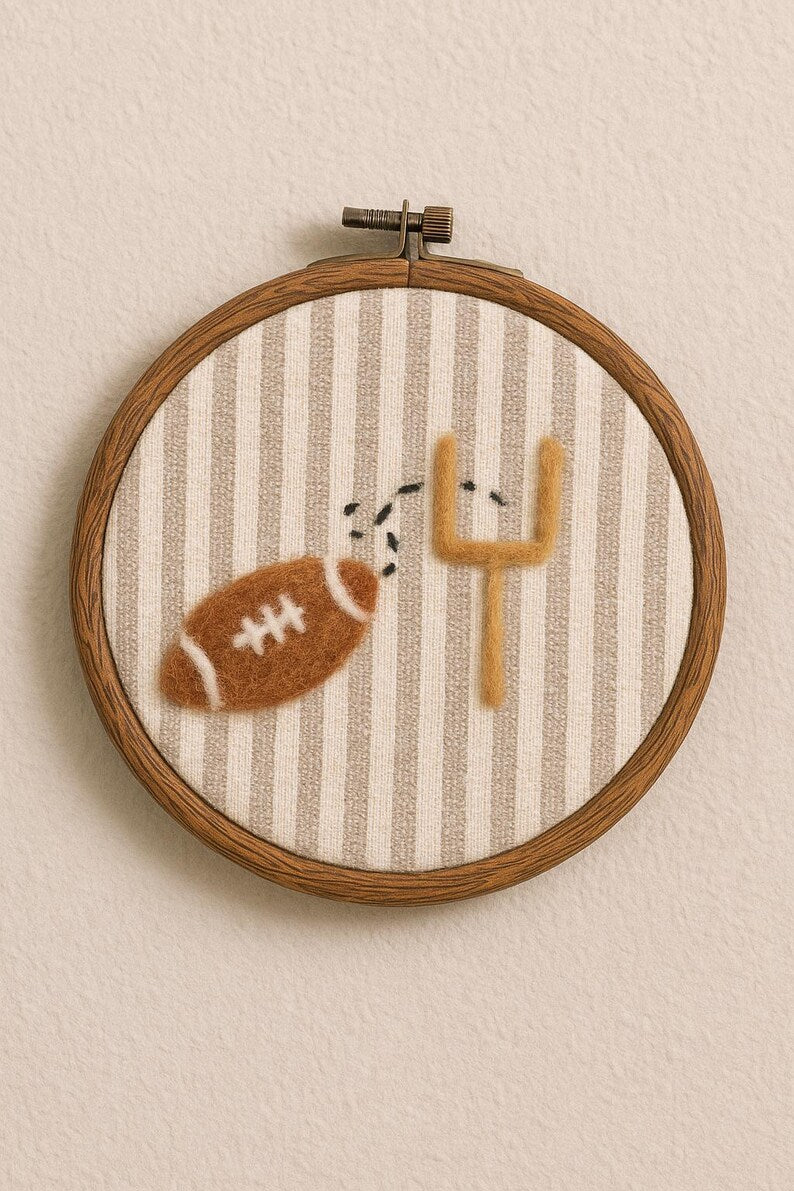 Cerceau à broder en feutre aiguilleté motif football, décoration murale chambre sport