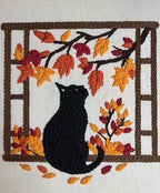 Punch Needle Art Mural 30x30 cm - Chat Noir à la Fenêtre - Broderie Textile Fait Main