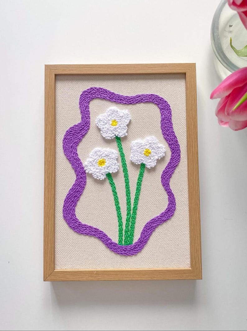 Cadre Punch Needle sur Lin, Illustration Texturée Cerise Tulipe, Déco Murale, Cadre Bois Chêne Inclus, Art Textile