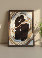 Tableau en punch needle – Silhouette couple enlacé – Art textile bohème mural – Pièce unique
