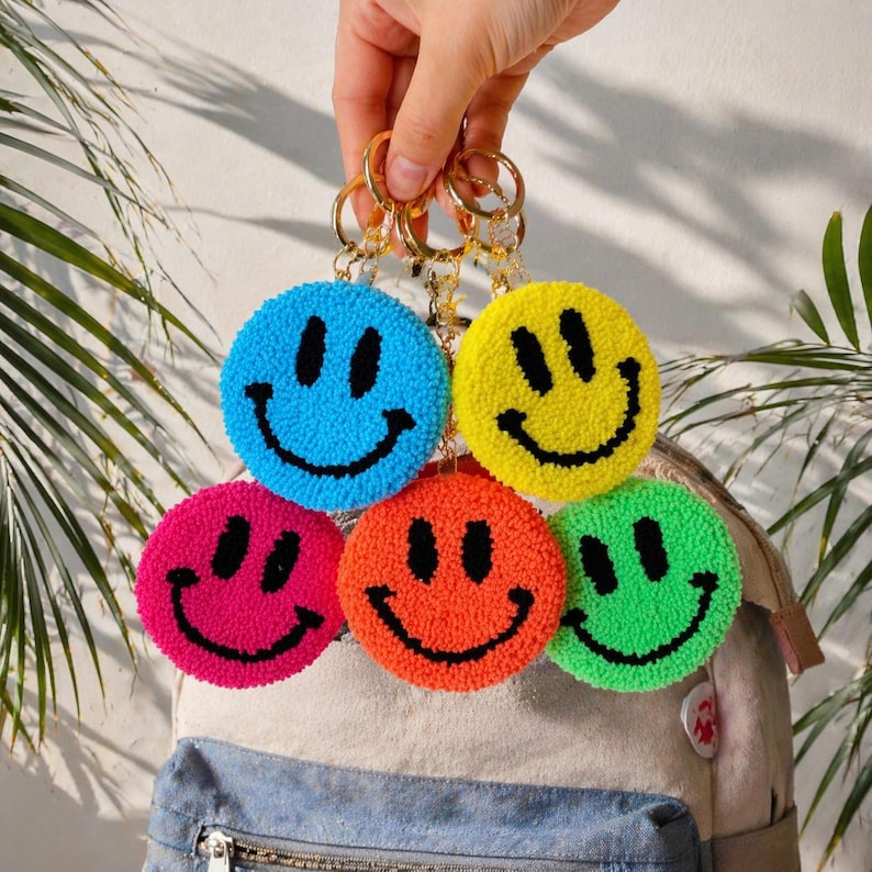 Porte-clés perforé fluo Smile, porte-clés brodé visage heureux