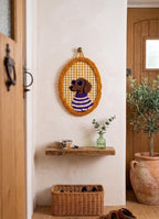 Décoration murale teckel en broderie punch needle, fait main, 20x29 cm, 3 coloris