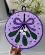 Accroche-porte textile gui brodé main, décoration murale hivernale botanique 20 cm