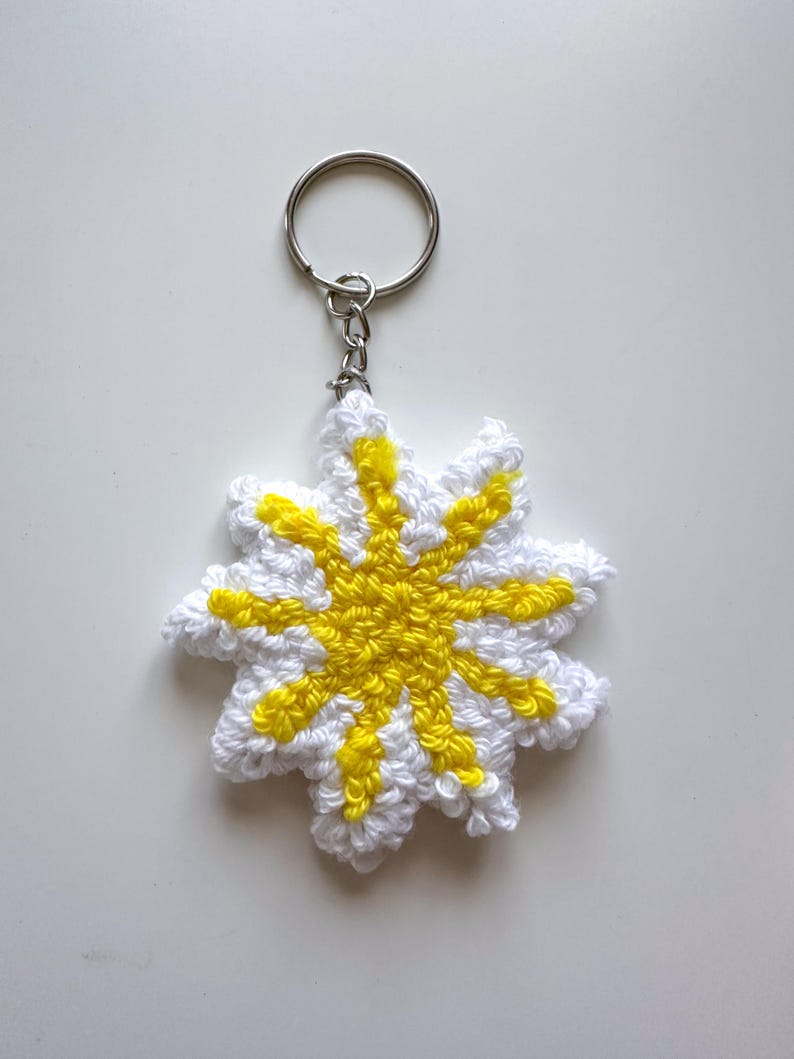 Porte-clés Punch Needle Coton 5,5 cm – Accessoire Sac Été Coquillage – 9 Designs Citron, Soleil, Tortue