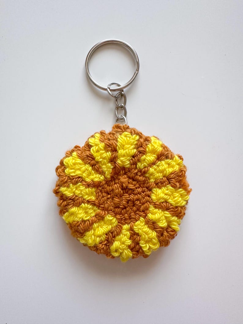 Porte-clés Punch Needle Coton 5,5 cm – Accessoire Sac Été Coquillage – 9 Designs Citron, Soleil, Tortue