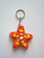 Porte-clés Punch Needle Coton 5,5 cm – Accessoire Sac Été Coquillage – 9 Designs Citron, Soleil, Tortue