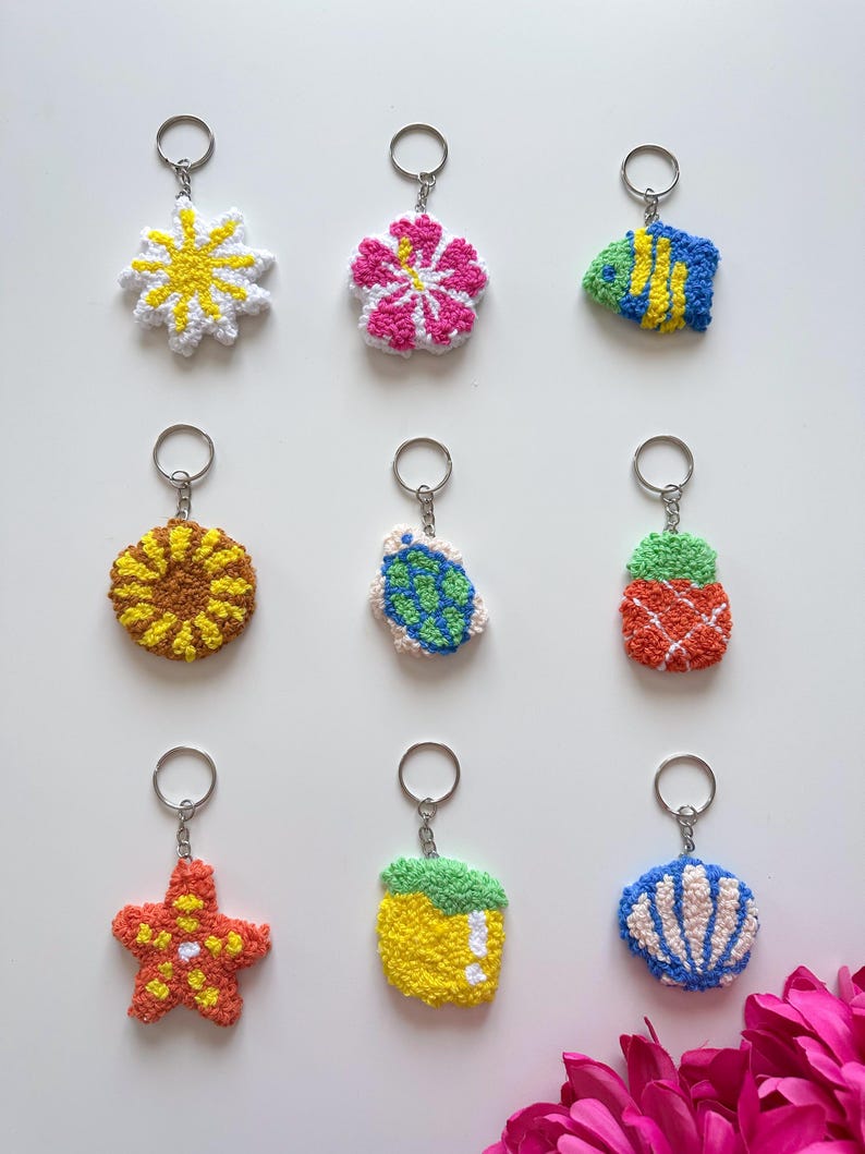 Porte-clés Punch Needle Coton 5,5 cm – Accessoire Sac Été Coquillage – 9 Designs Citron, Soleil, Tortue