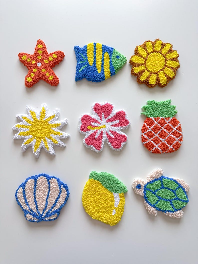 Set de 9 Dessous de Tasse Punch Needle en Coton, Coasters Ronds 10 cm, Motifs Été et Plage