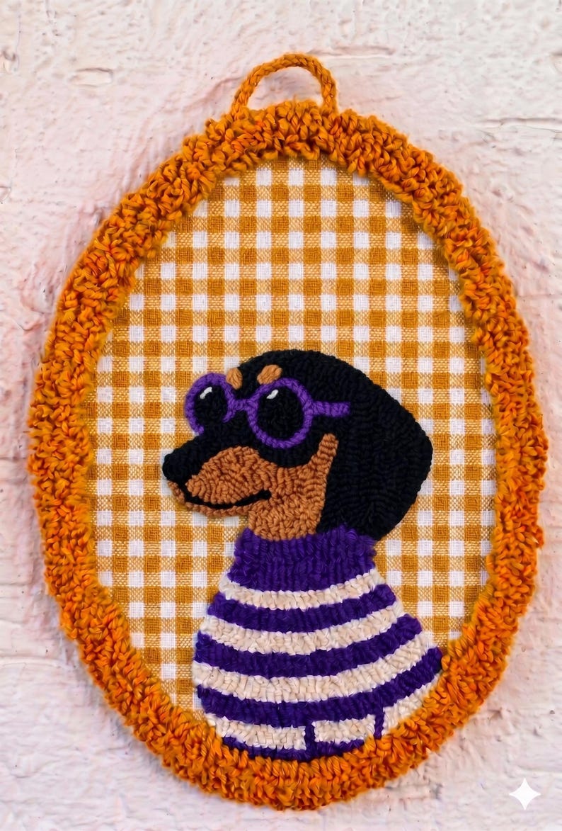 Décoration murale teckel en broderie punch needle, fait main, 20x29 cm, 3 coloris