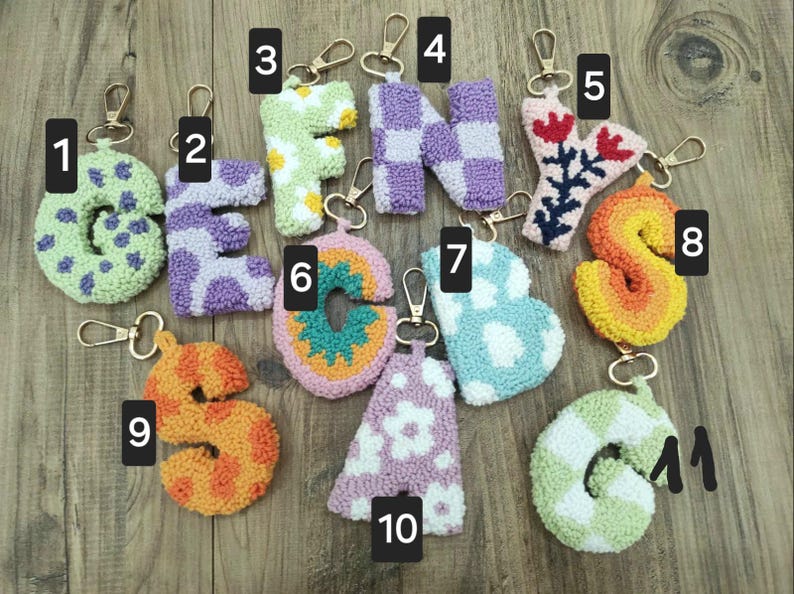 Porte-clés en cuir avec lettre perforée, accessoire de sac artisanal