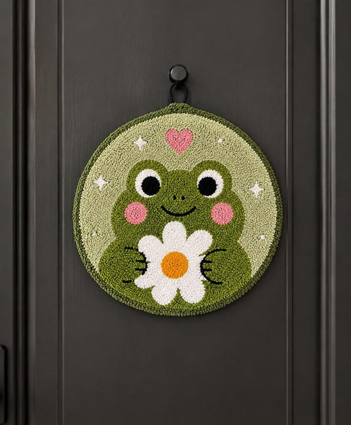 Couronne de porte grenouille en punch needle, décoration murale ronde textile bohème 20 cm
