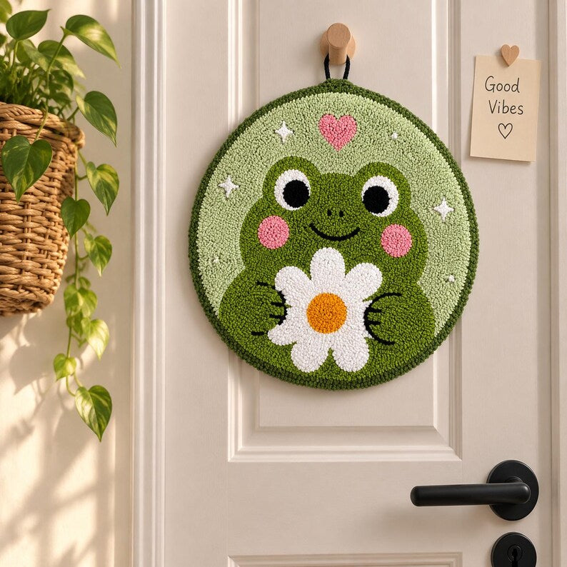 Couronne de porte grenouille en punch needle, décoration murale ronde textile bohème 20 cm