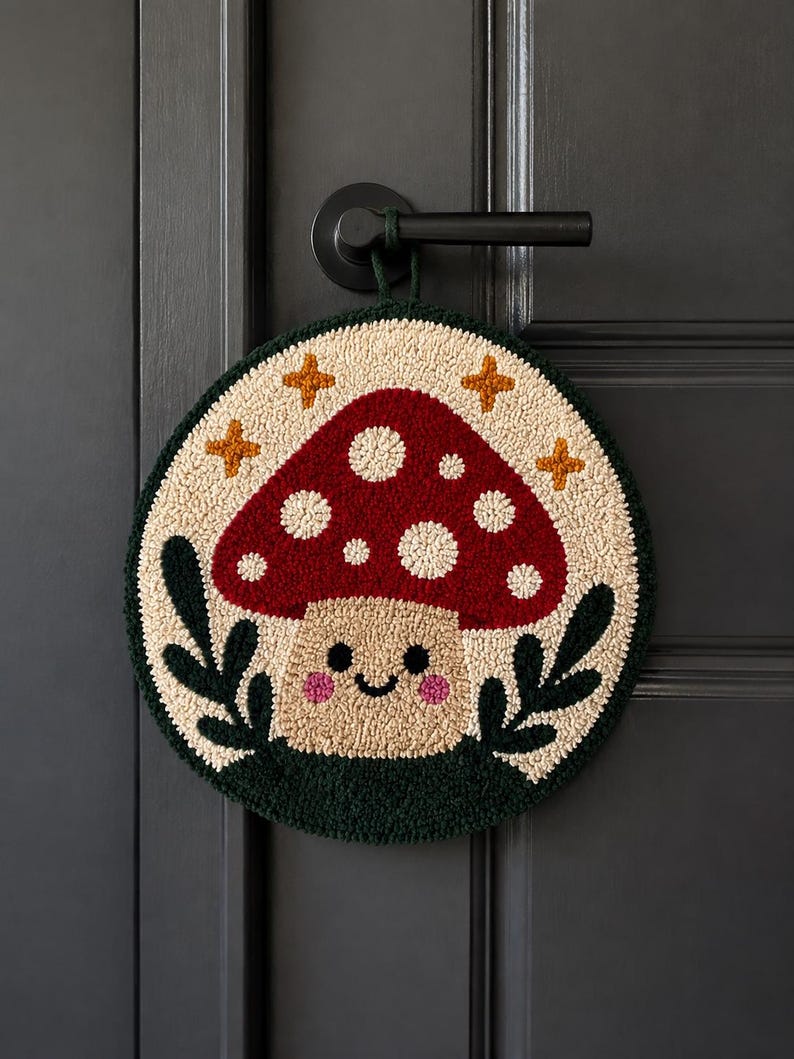 Décoration de Porte Champignon Punch Needle 20cm Rond Textile Fait Main